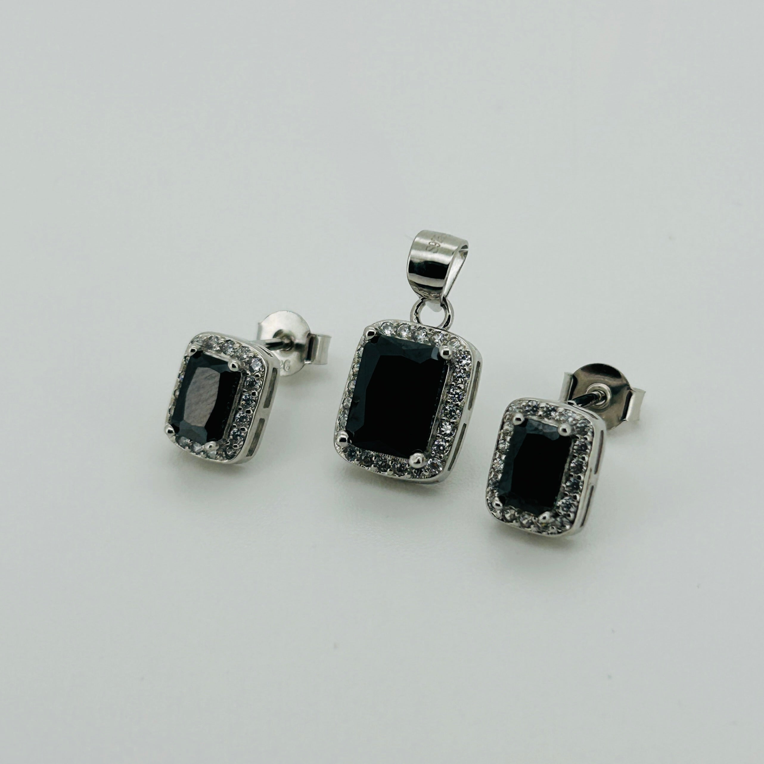 Juego plata rodio, piedra negro octagonal bisel circonias