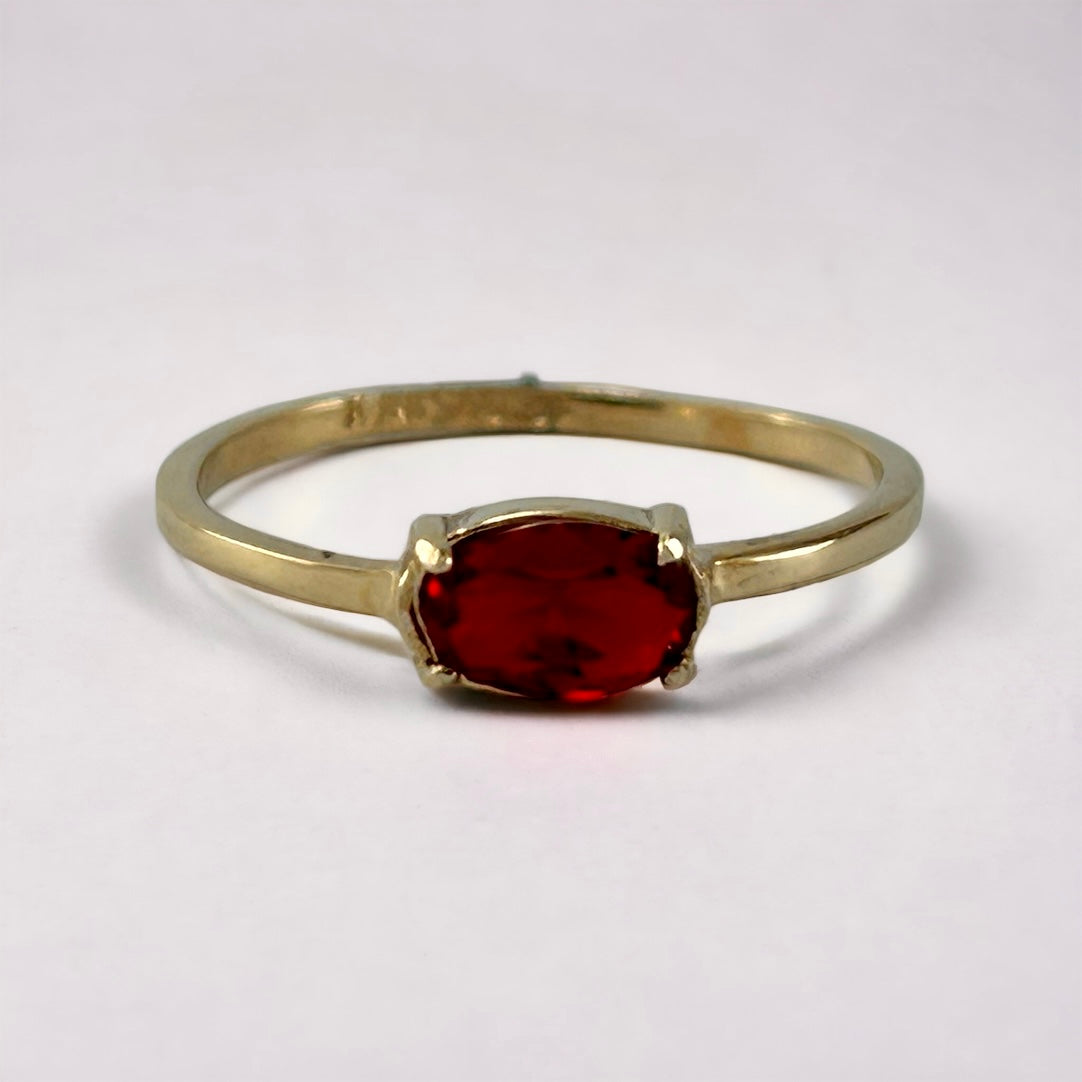 Anillo 10k Piedra color Rojo