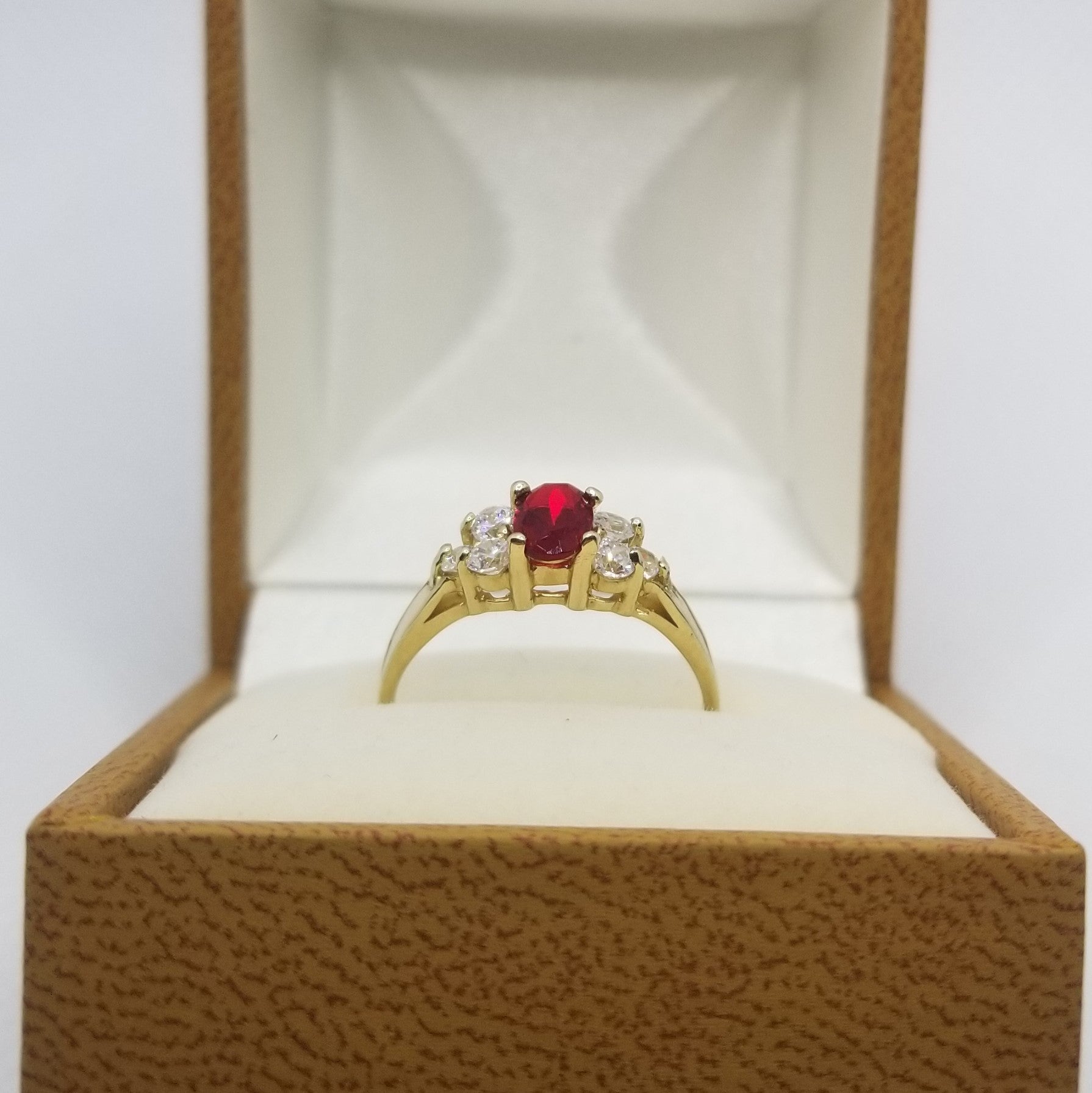 Anillo Dama 10k Circonia oval Roja
