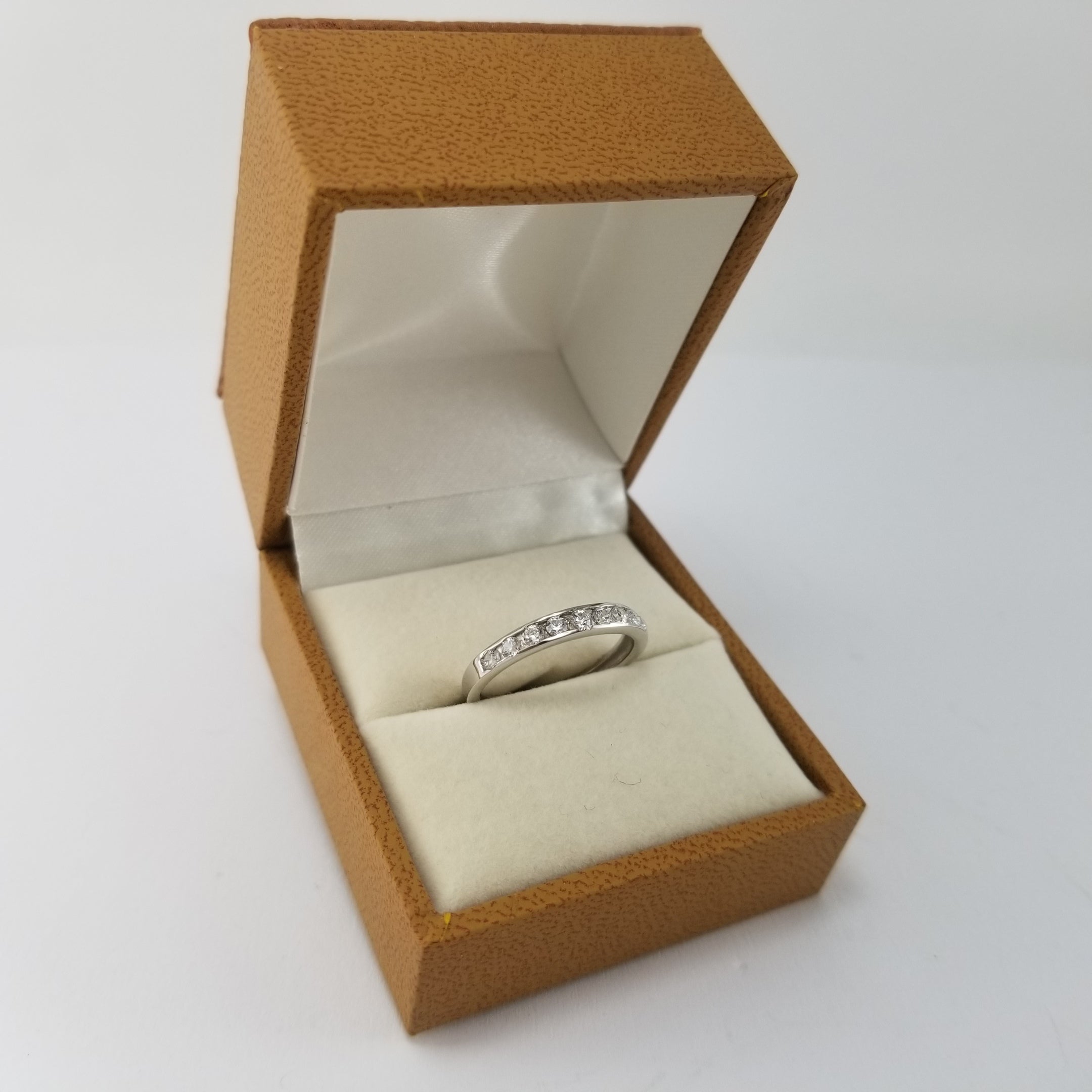 Anillo Churumbela 10k Sencilla Bicelada oro blanco