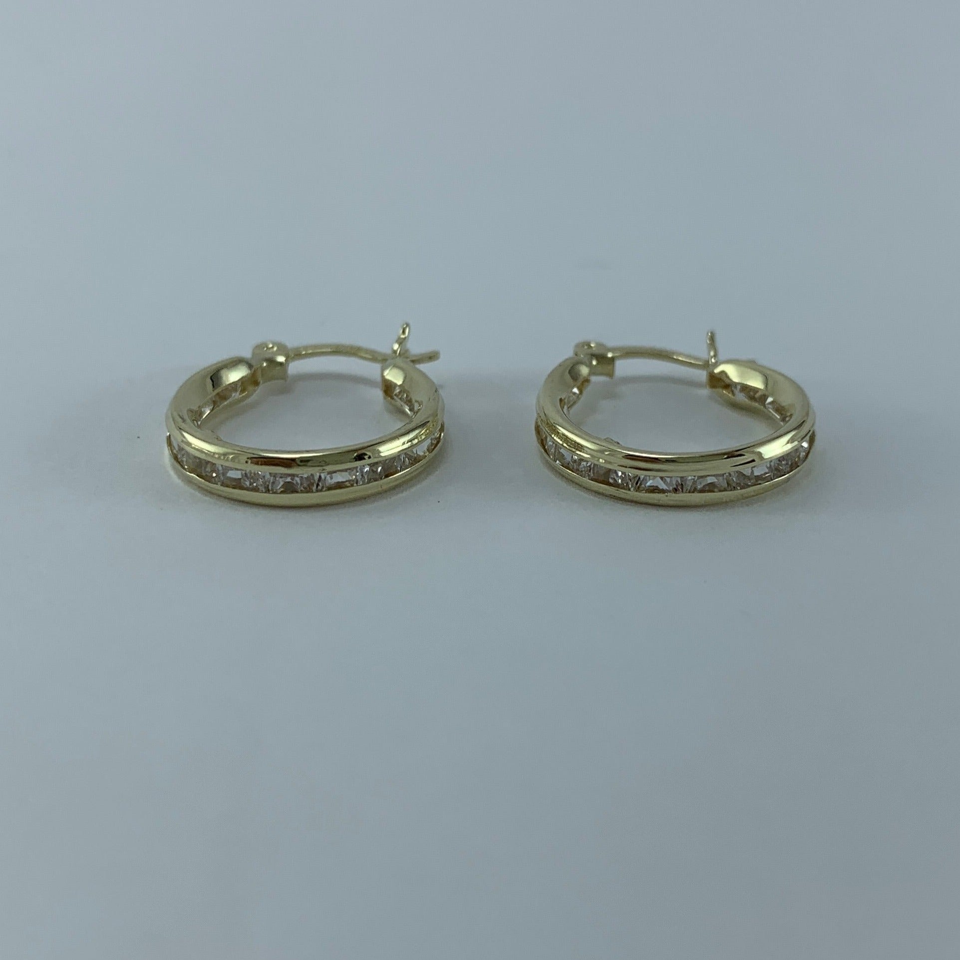 Arracada 10k Circonias biseladas 15x3mm