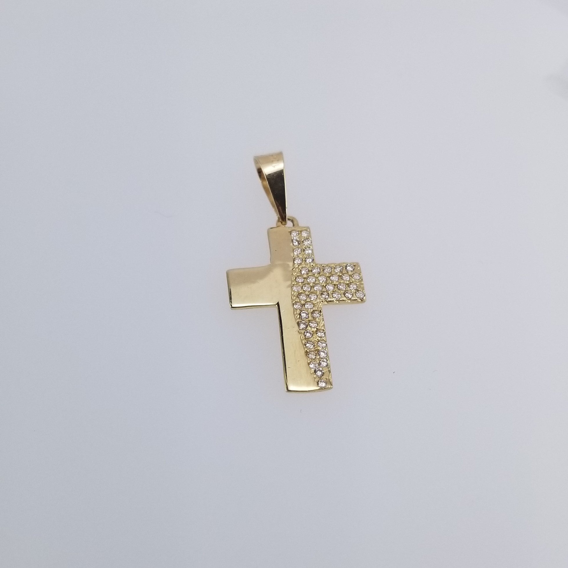 Cruz Plana 10k Con circonias de un lado