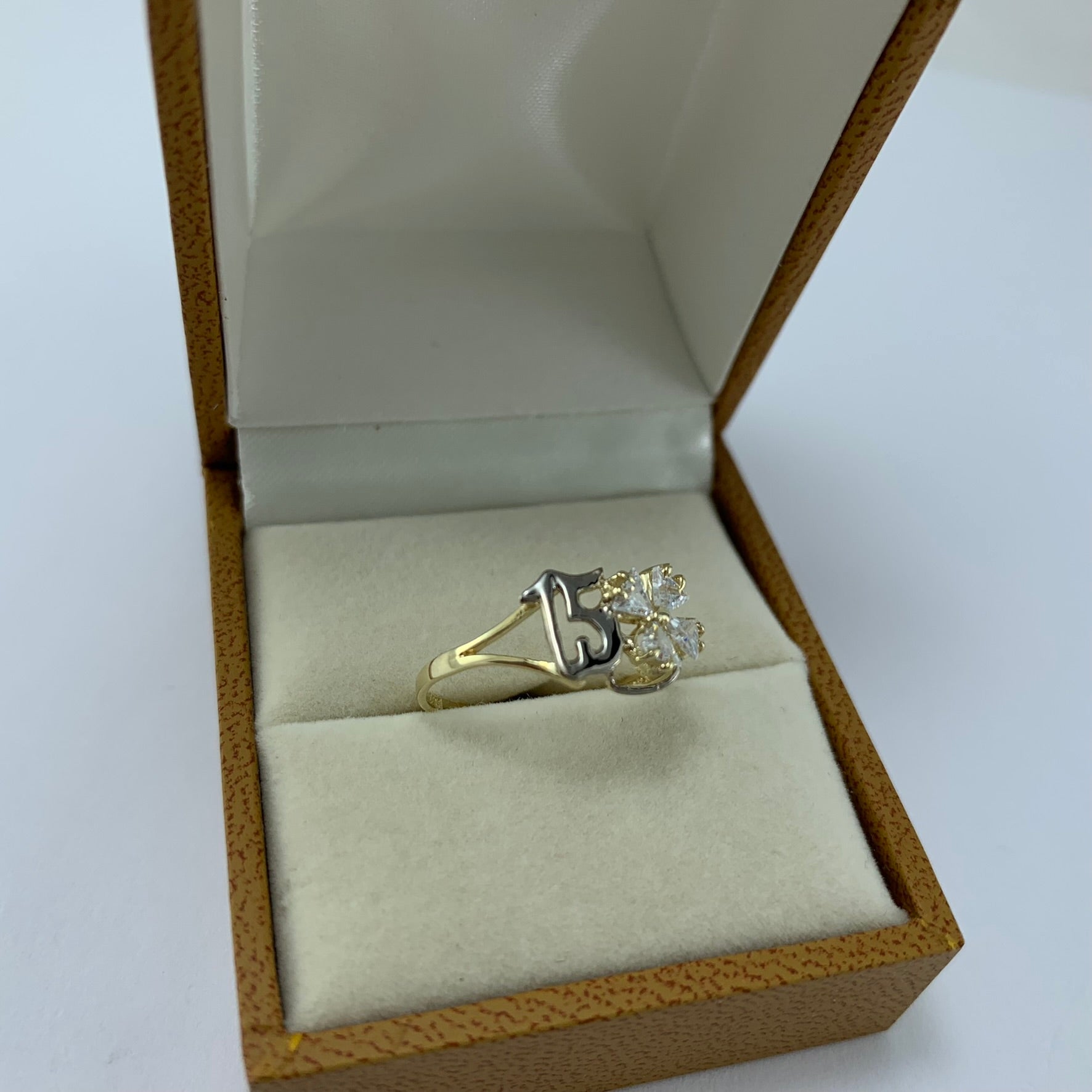 Anillo 10k 15 años Flor circonias
