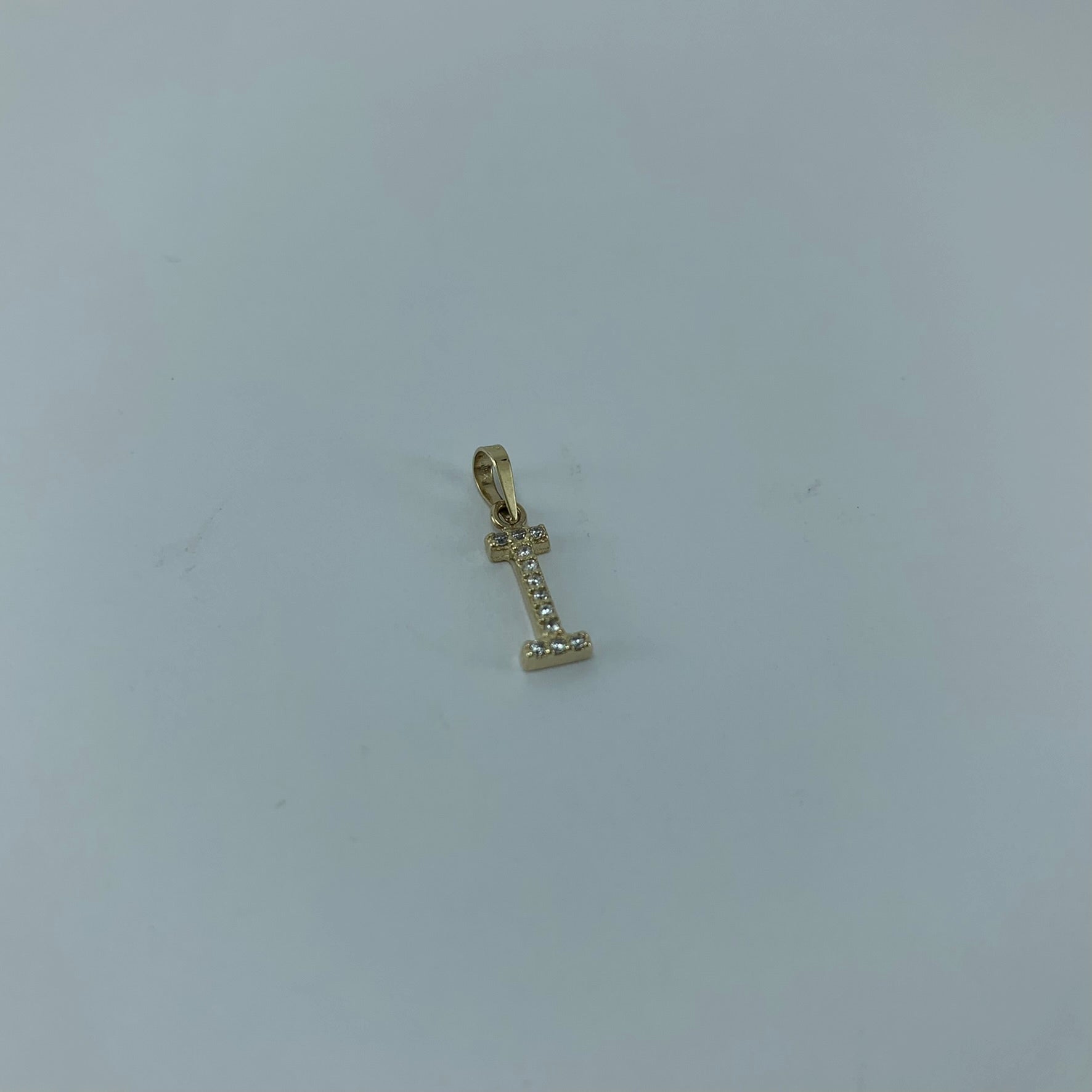 Dije 10k Letra I 10 mm Circonias