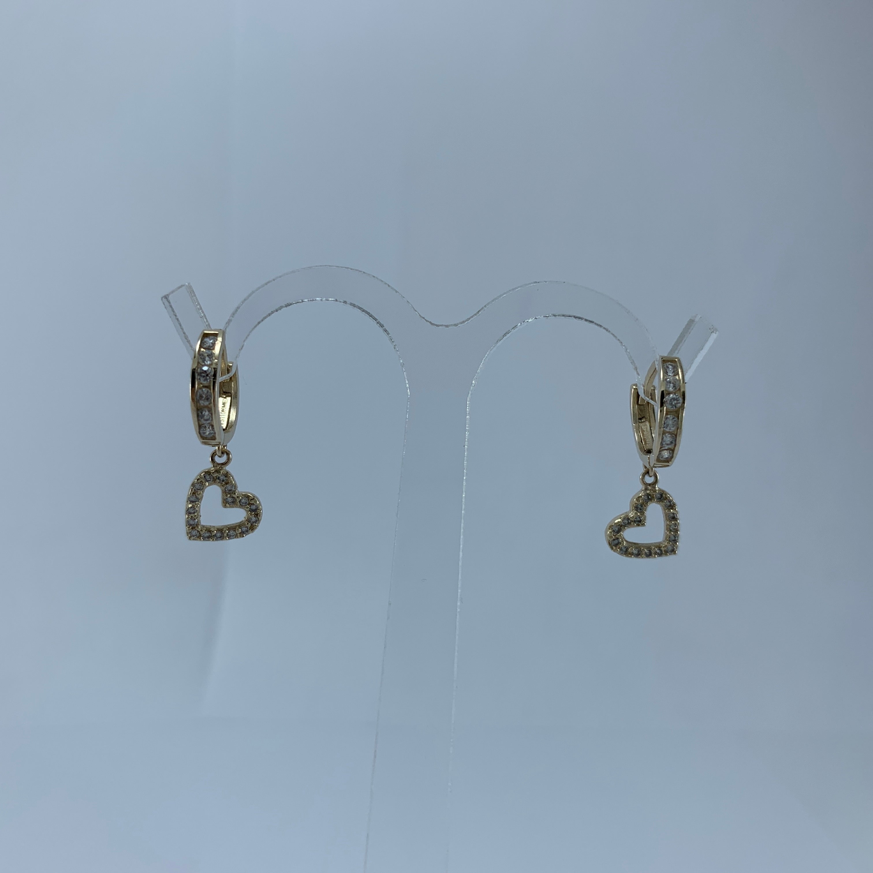 Arracada Huggie con dije Corazon cironias 11x2mm dije 8mm