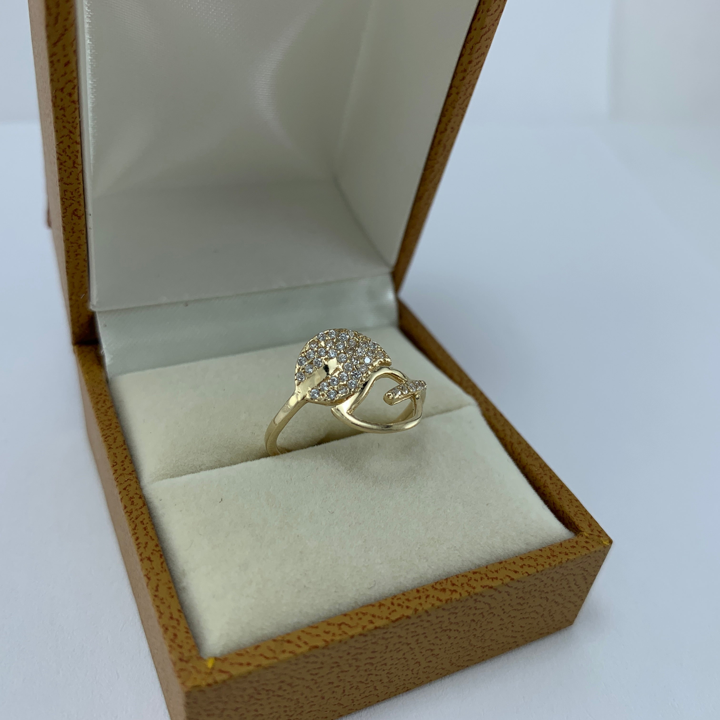 Anillo 10k Hojas con circonias