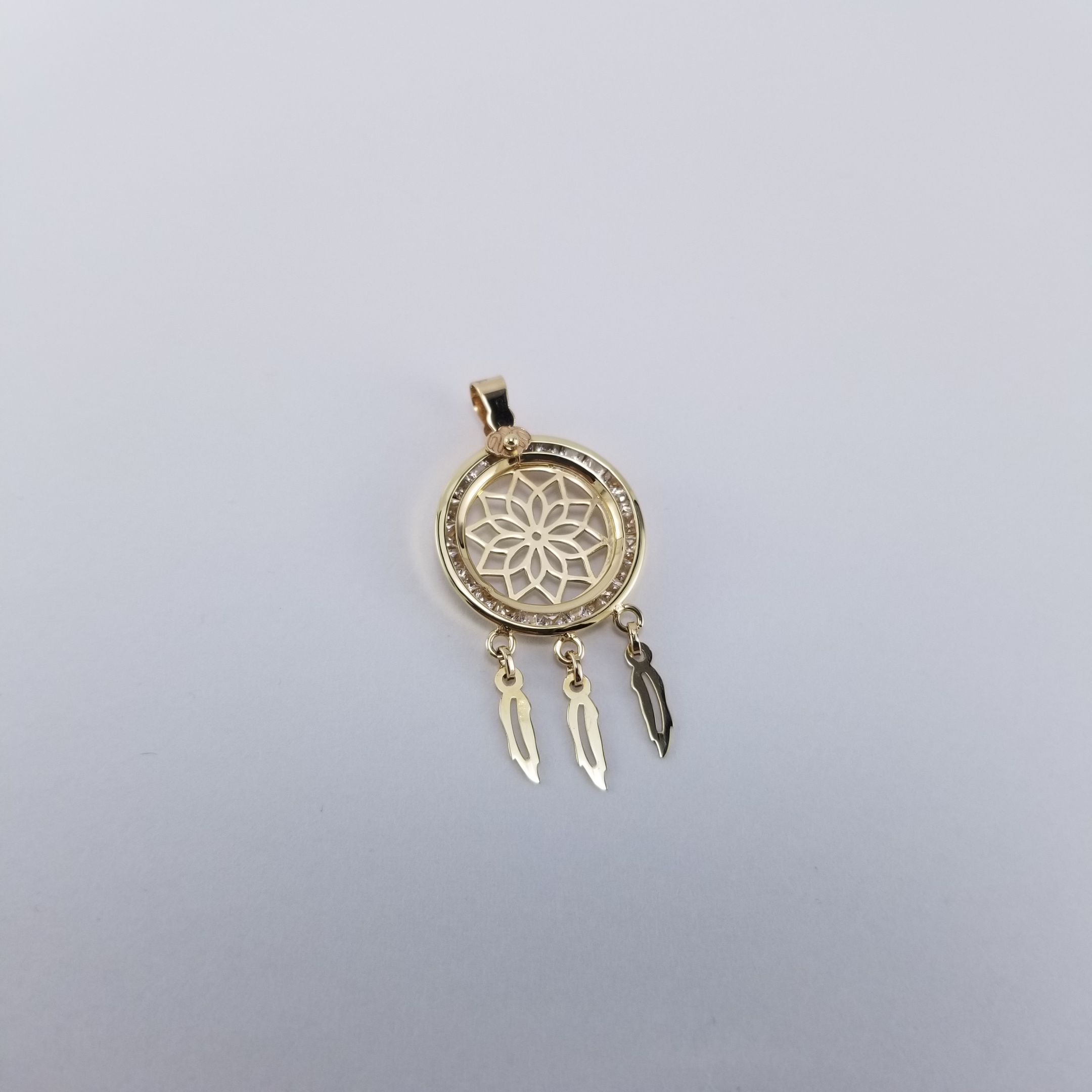 Dije 10k Atrapasueños con circonias