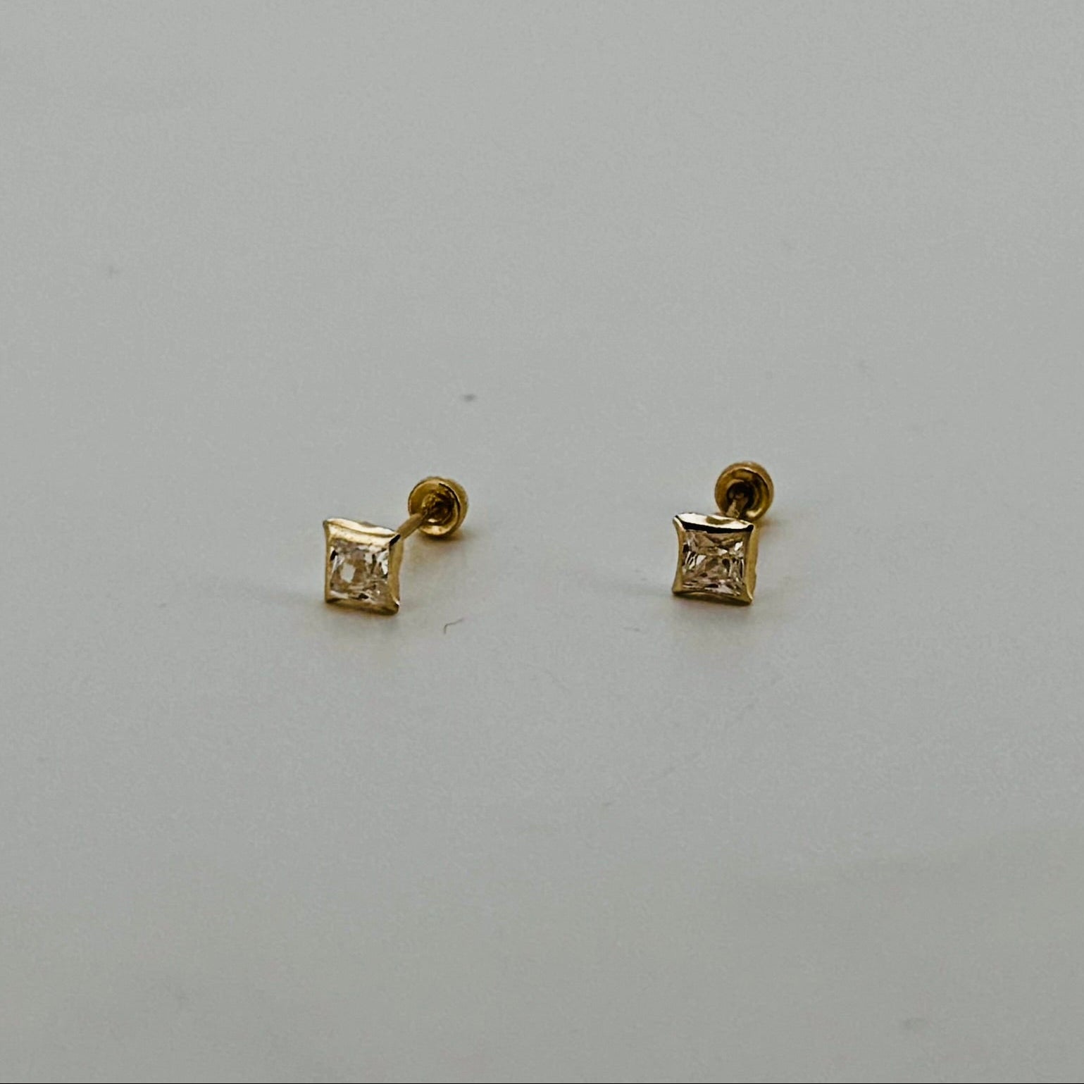 Broqueles 14k cuadrado  3x3