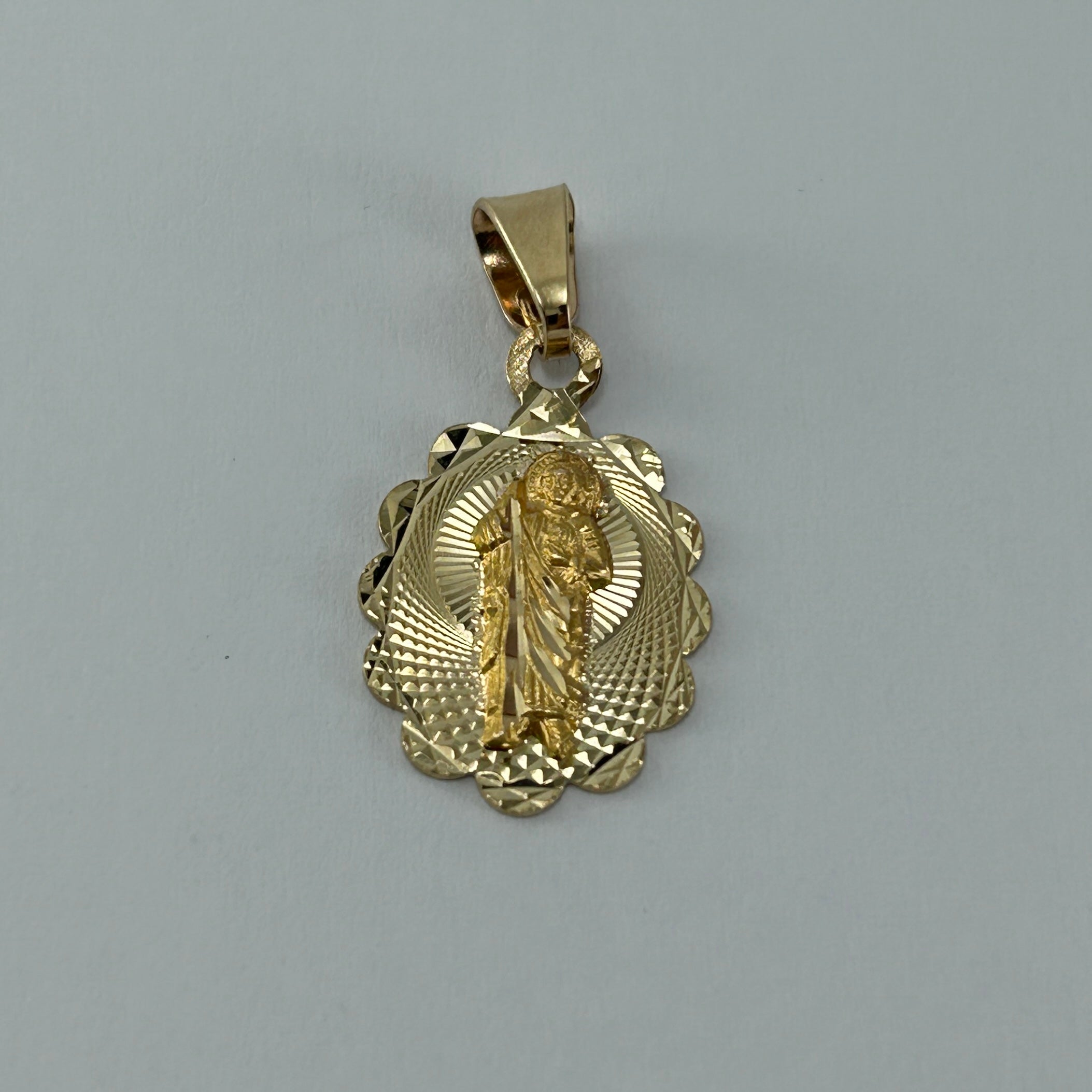 Medalla 10k San Judas T Oval Tipo Flor Diamantada 15x12mm