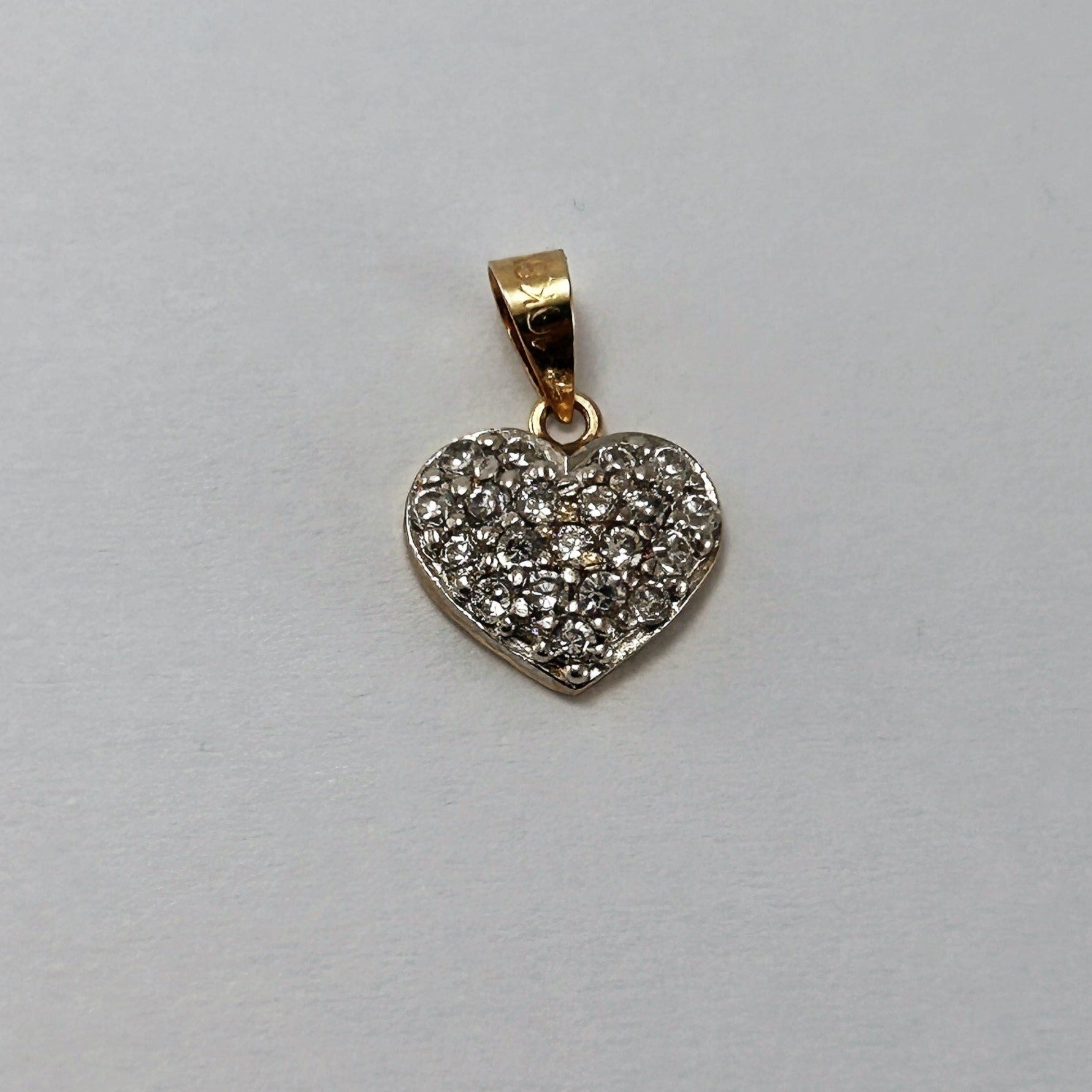 Dije 10k Corazón Circonias 9x10mm