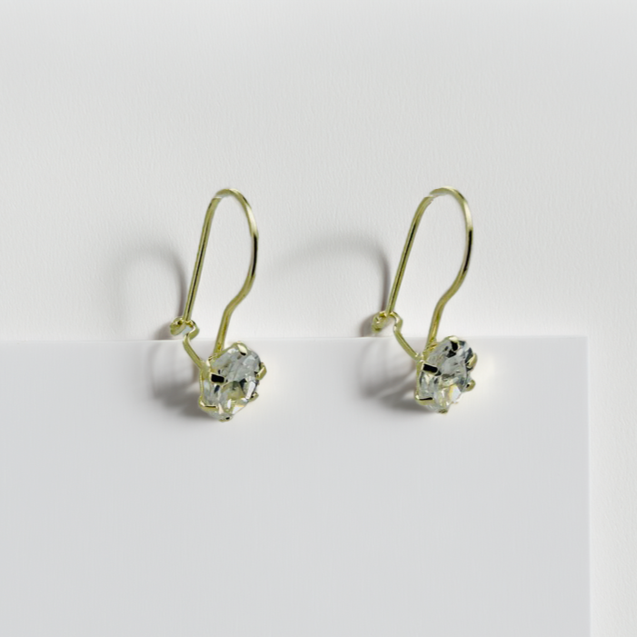 Arete 10k arillo piedra marquise 6x4 blanco