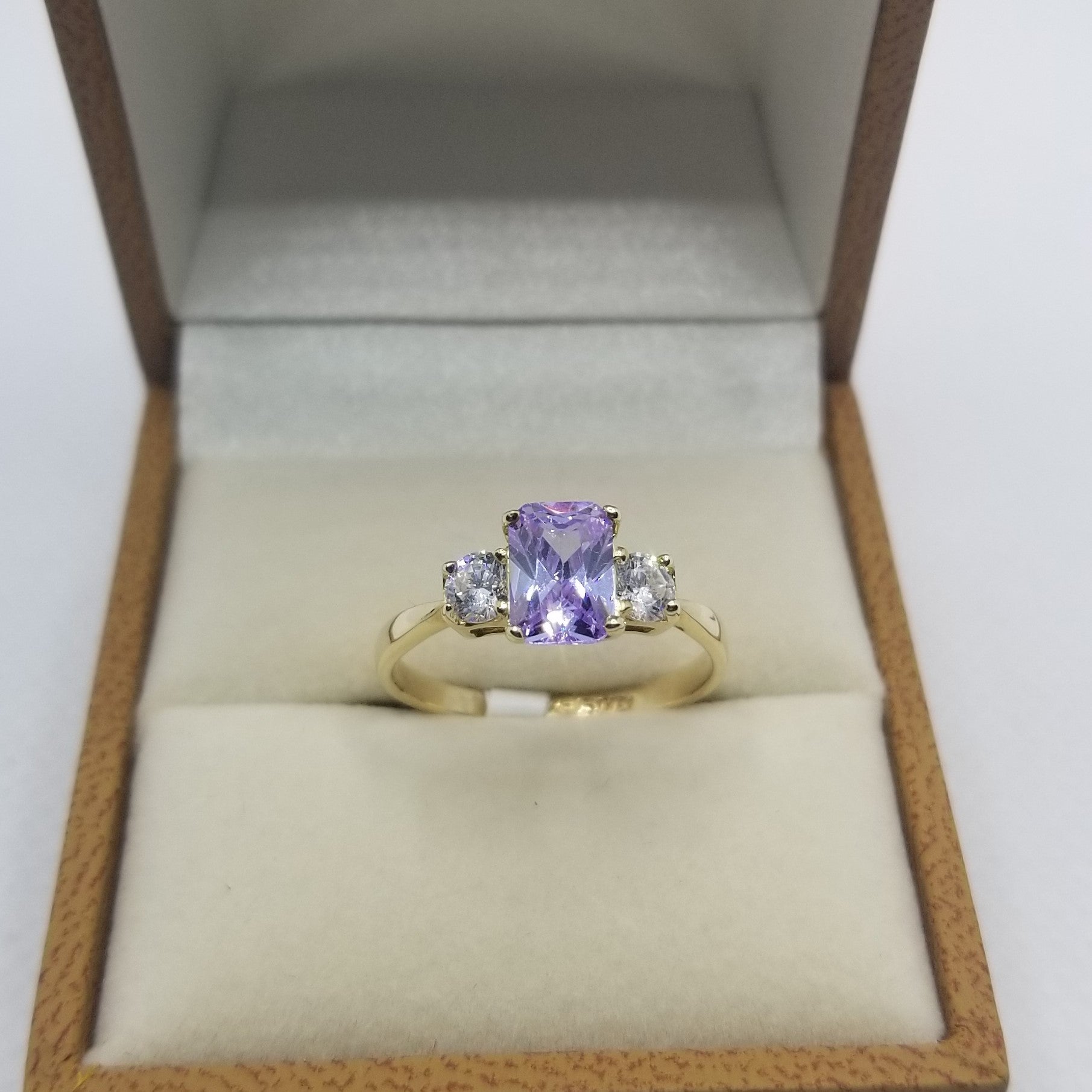 Anillo Dama 10k Circonia lila Central