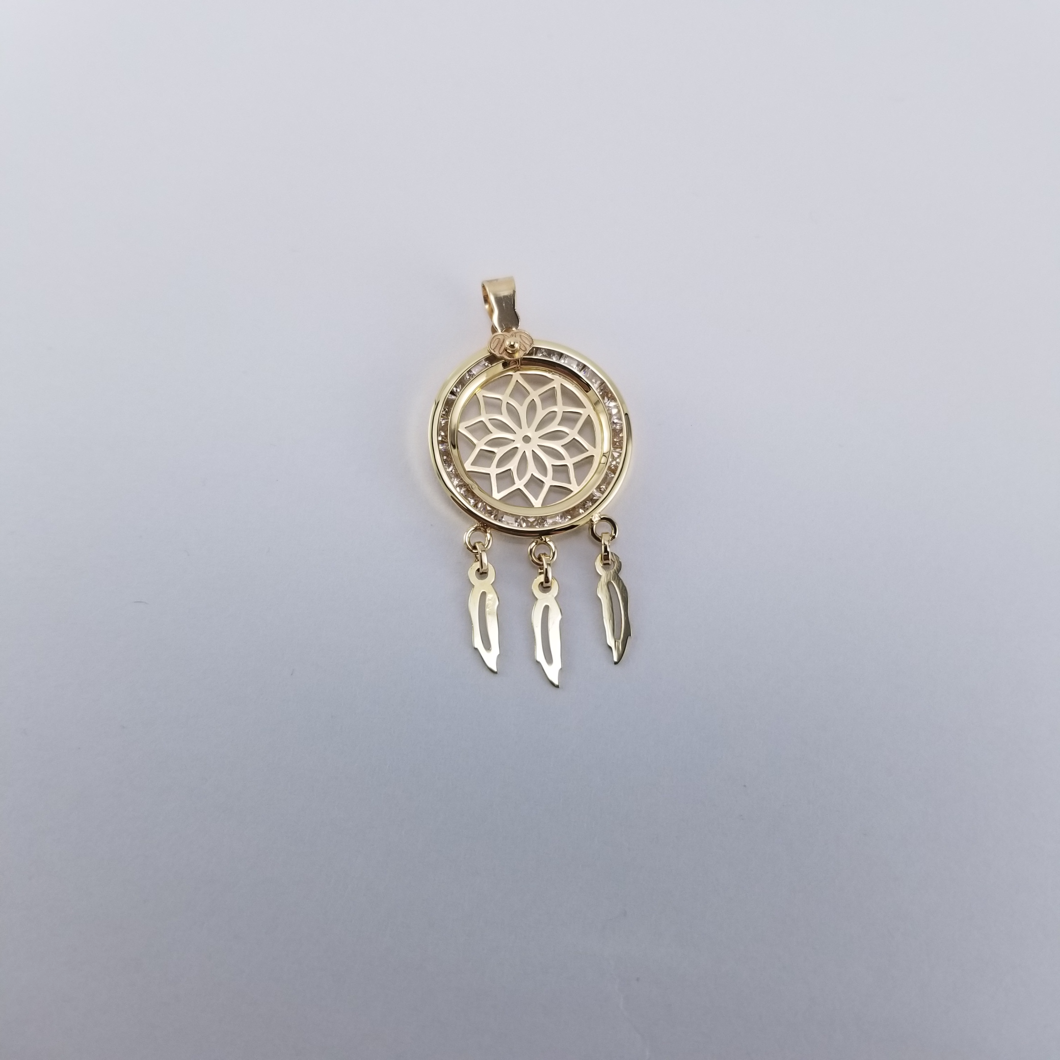 Dije 10k Atrapasueños con circonias