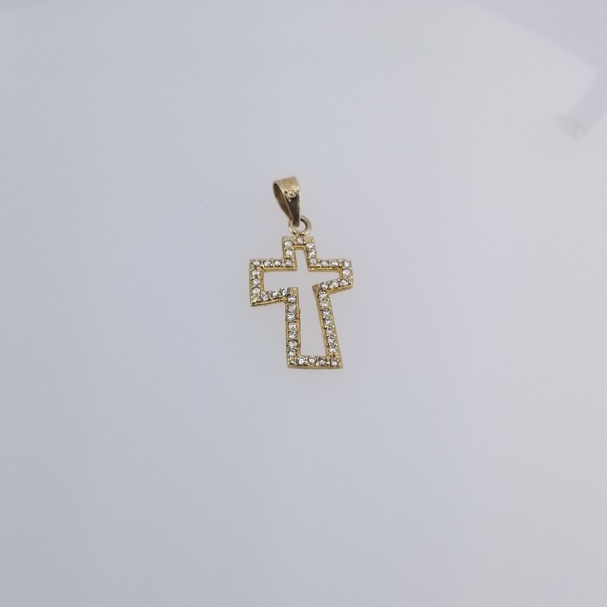 Cruz 10k Contorno asimetrico circonias.