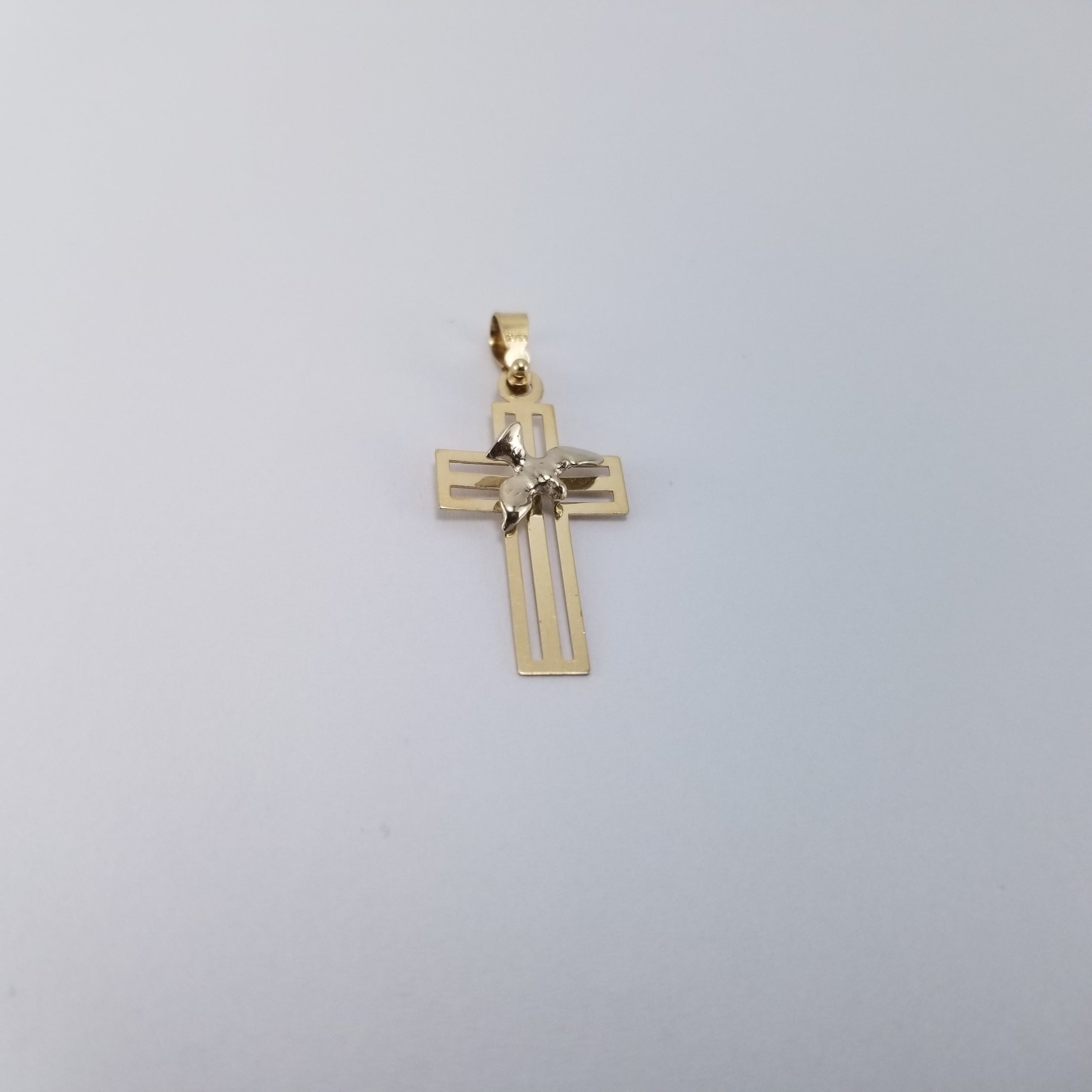 Cruz 10k Plana con dije Espiritu Santo platinado