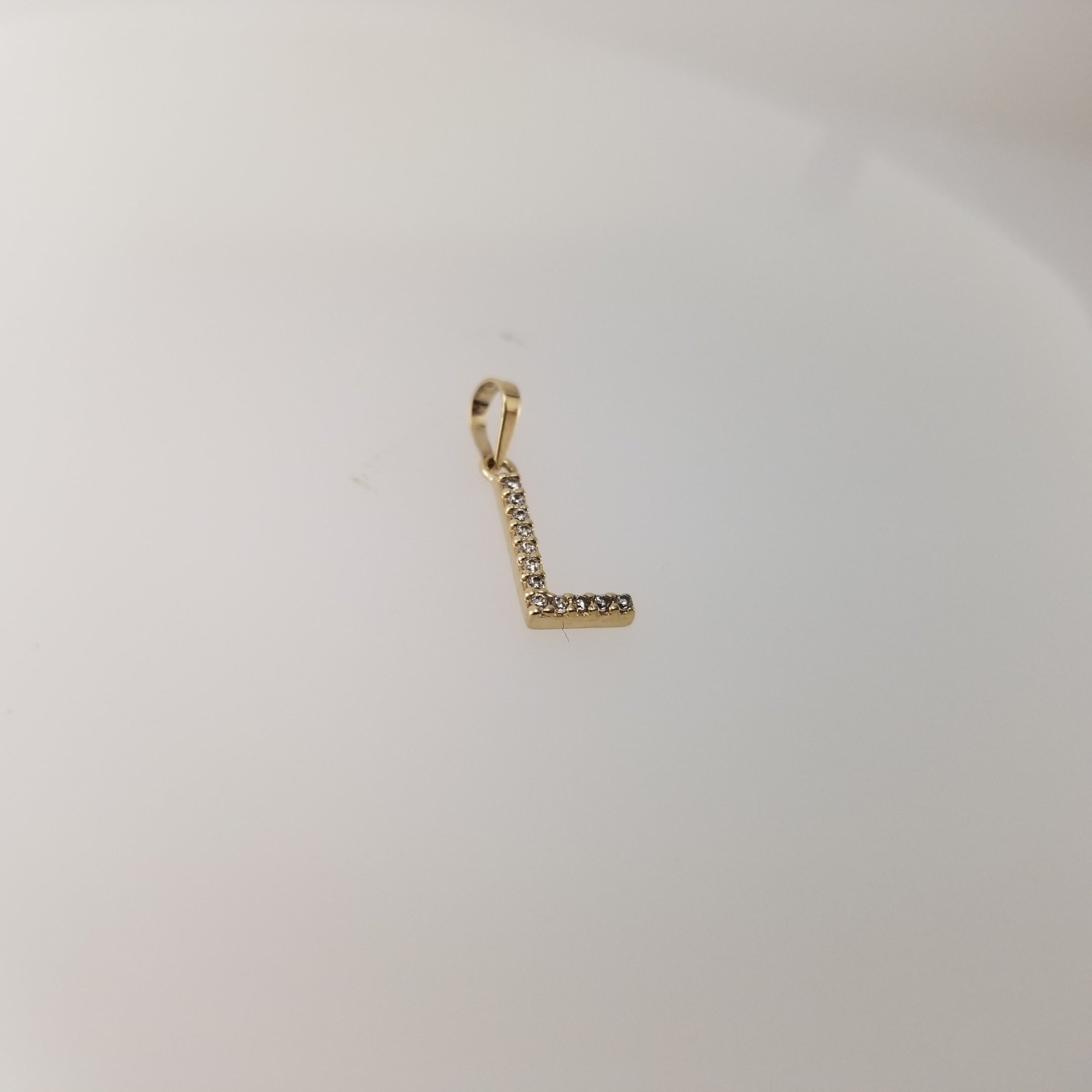Dije 10k Letra L circonias 1cm
