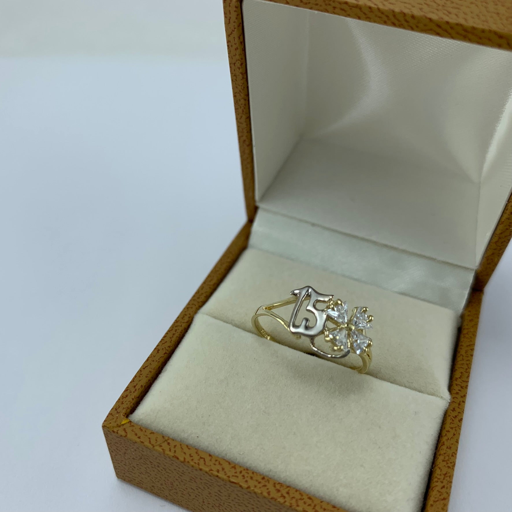 Anillo 10k 15 años Flor circonias