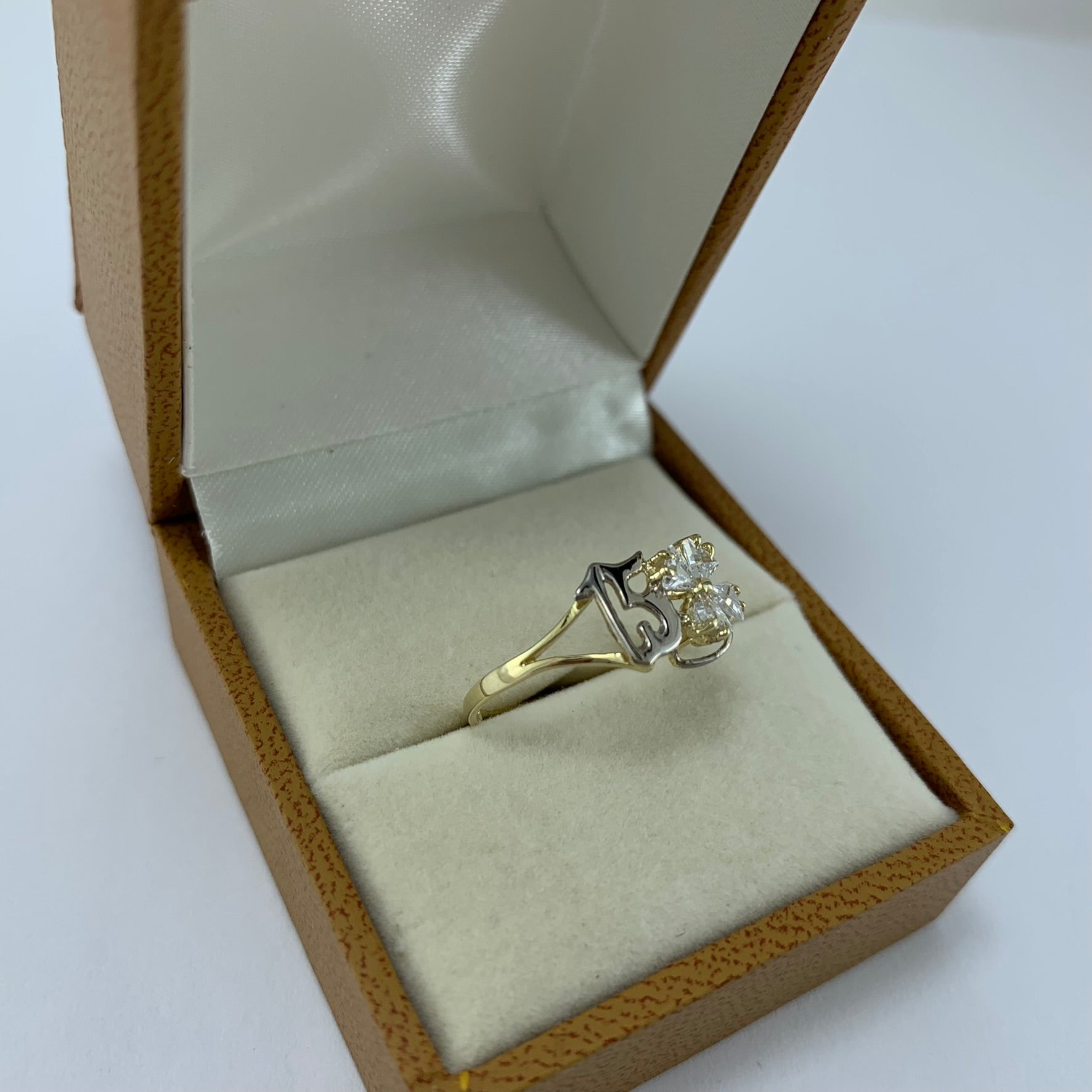 Anillo 10k 15 años Flor circonias