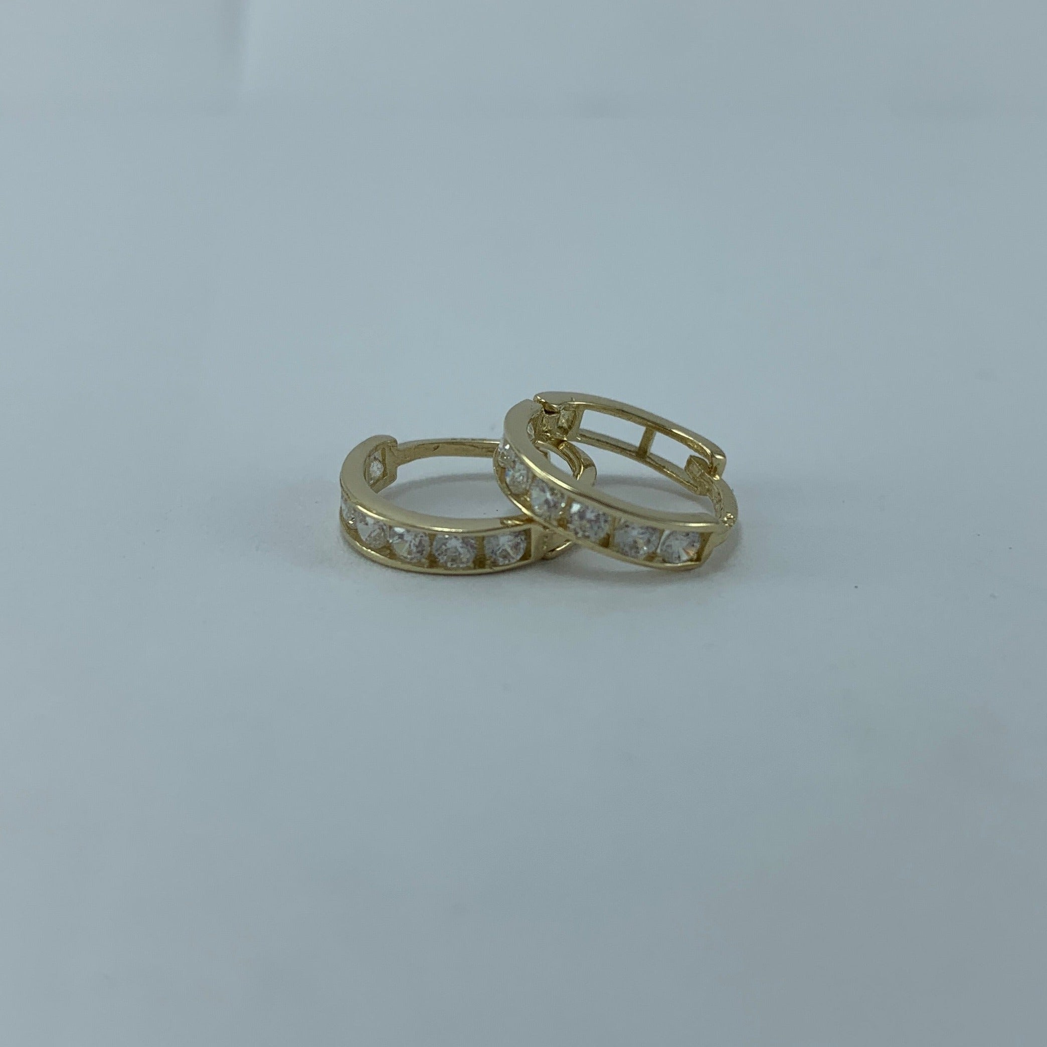 Arracadas Huggie Redoonda circonia  12x 5mm