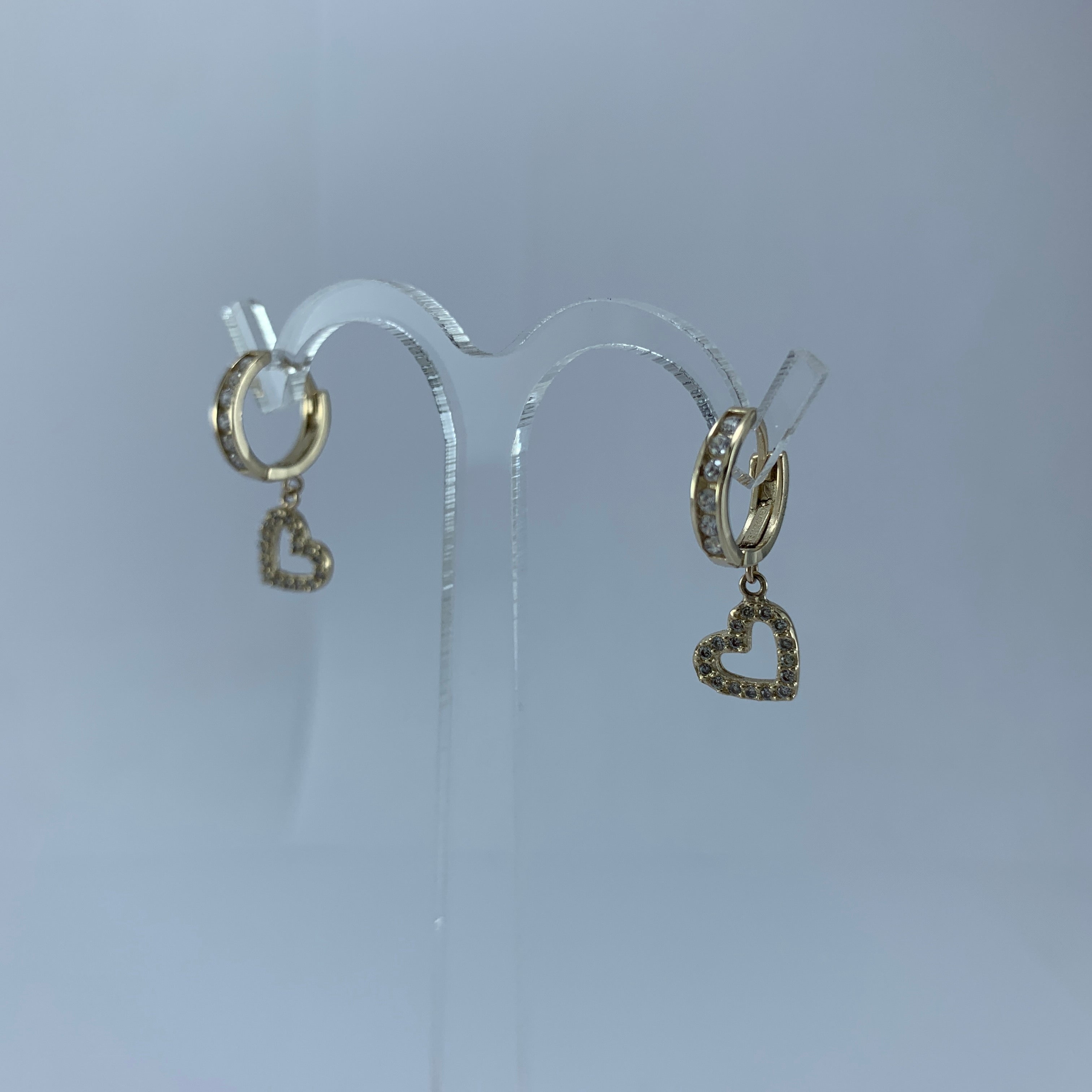 Arracada Huggie con dije Corazon cironias 11x2mm  dije 8mm