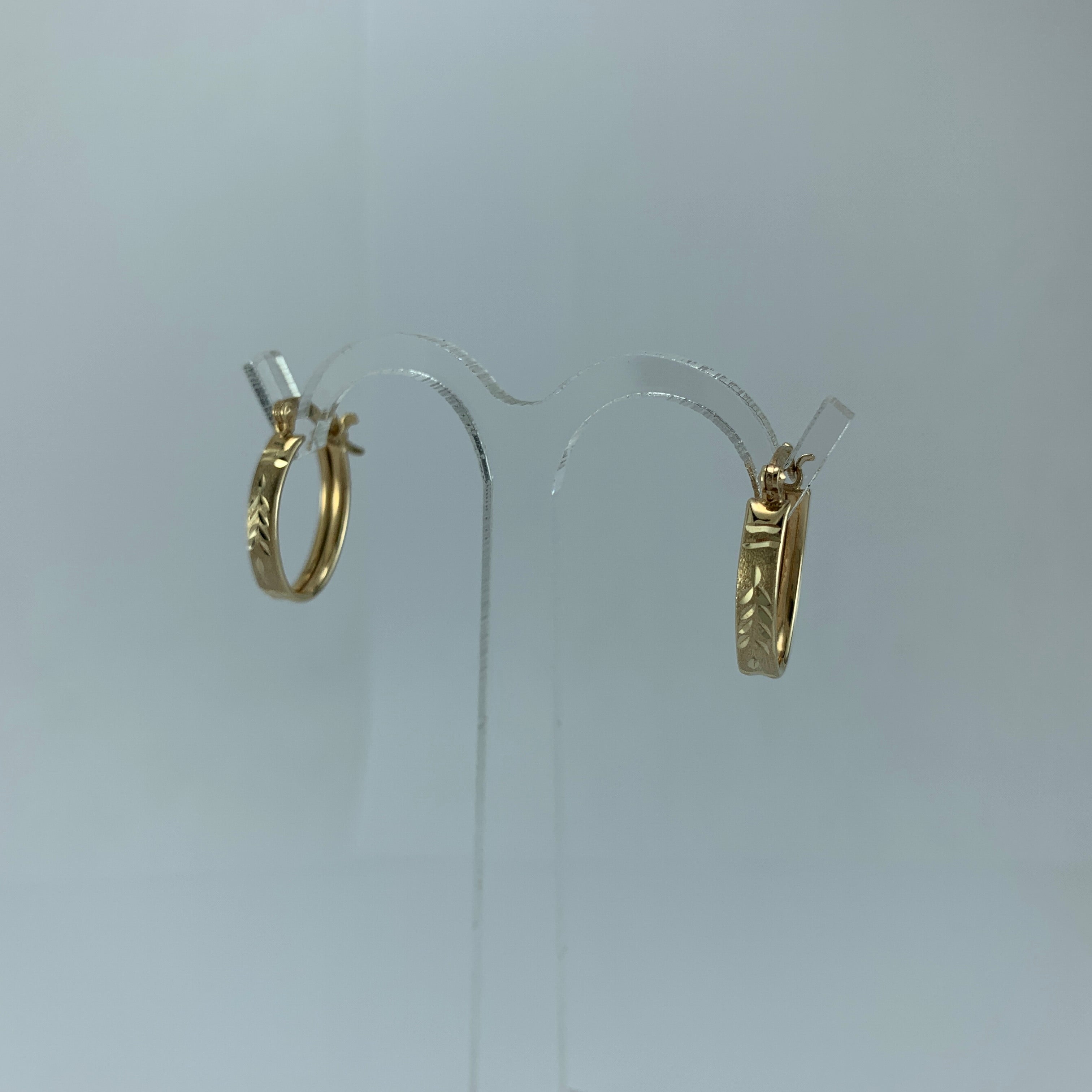 Arracada 10k Oval plana 11x15mm