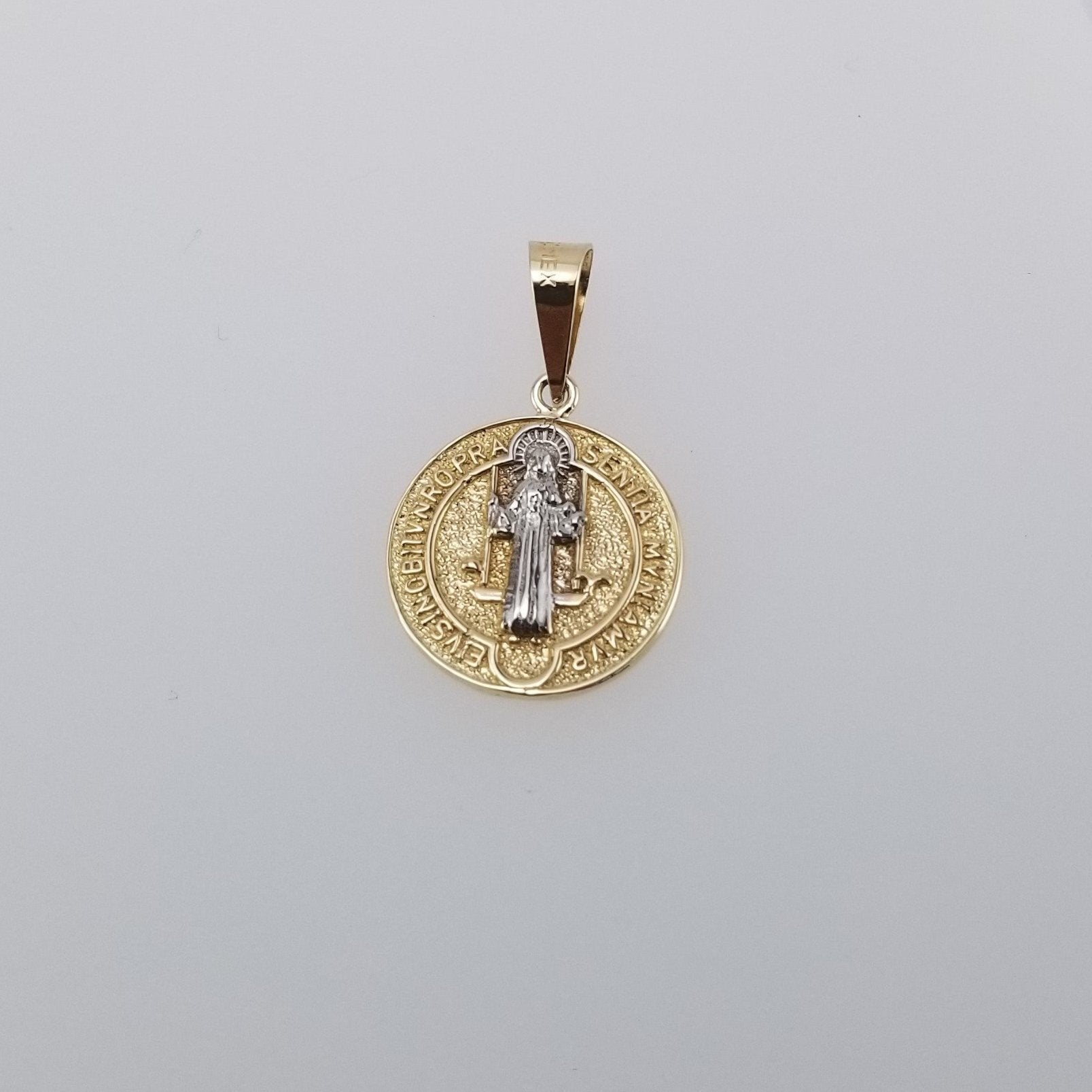 Medalla 10k San Benito doble vista, detalles platinados 14mm