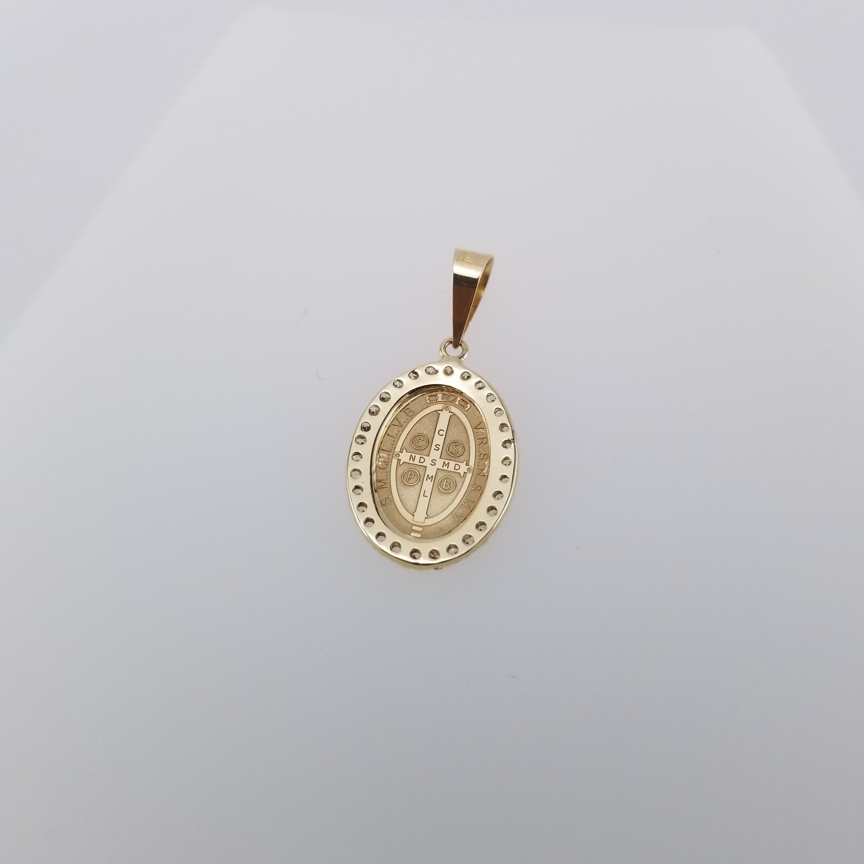 Medalla 10k San Benito doble vista bisel circonias 12mm