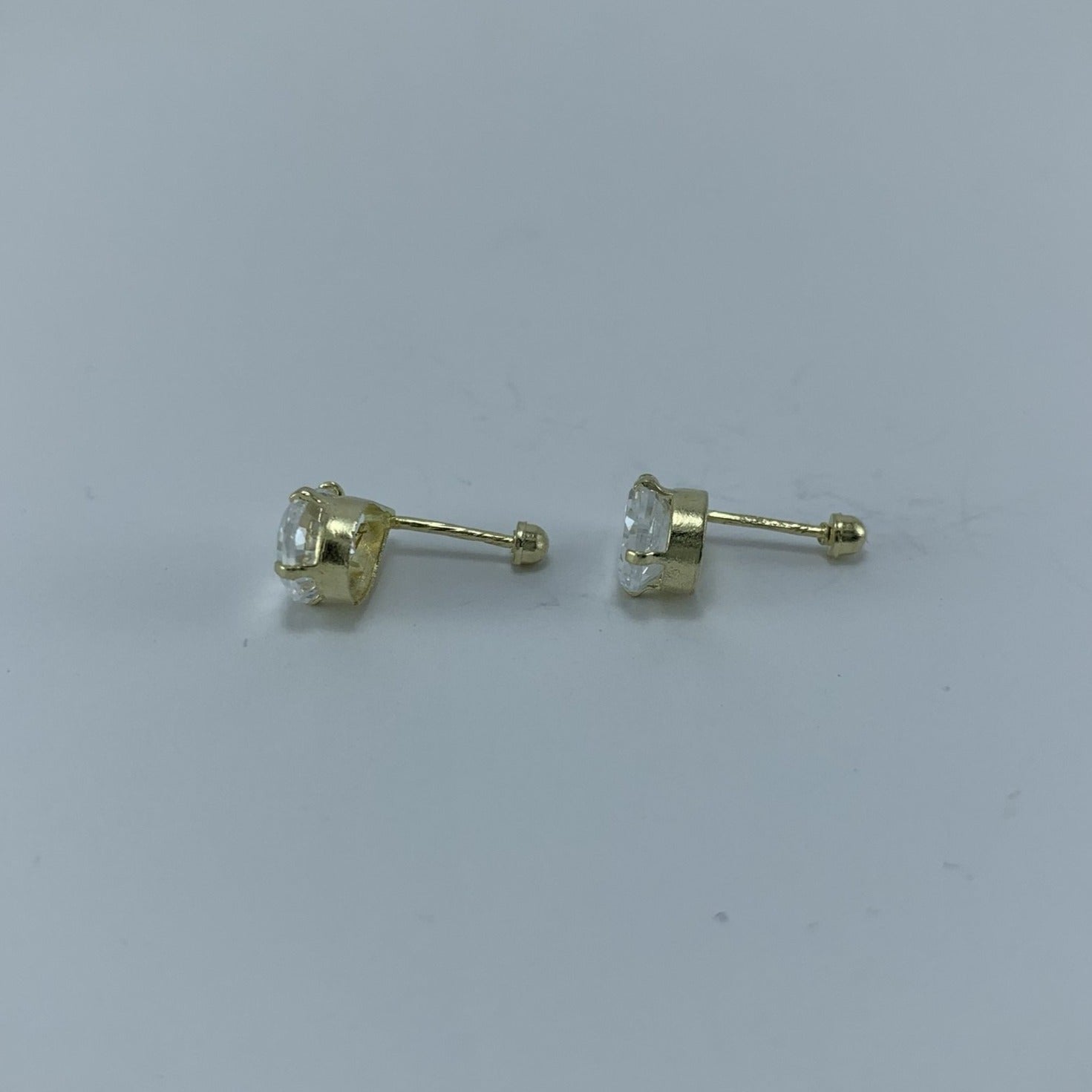 Broquel 10k circonia  corazon 9x6 mm